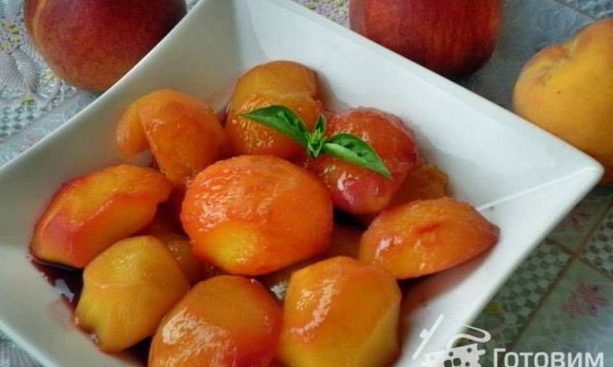 Рецепт нектаринов в сиропе с базиликом