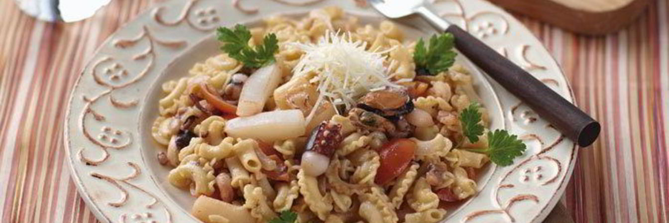 Овсяные гребешки с морским коктейлем