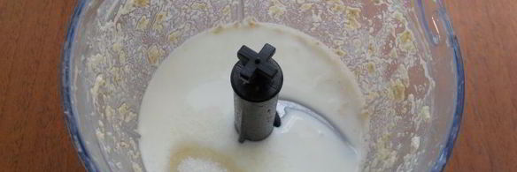 чернично-клубничный смузи с овсянкой и мороженым