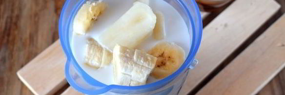 грушево-банановый смузи с кокосовым молоком