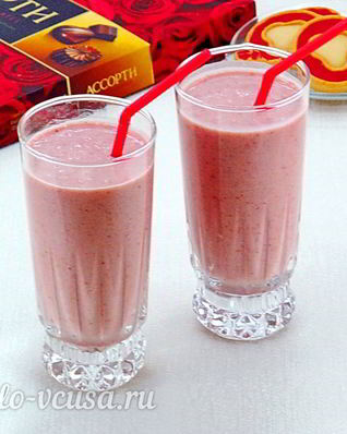 Клубнично-банановый смузи