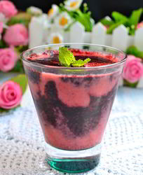 Клубнично-черничный смузи