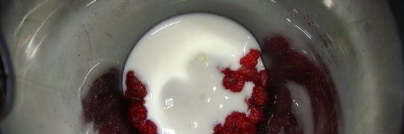 малиновый смузи-боул