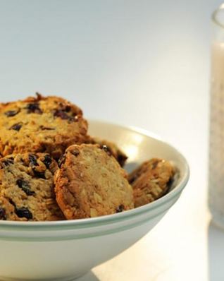 Печенье Фитнес и овсяный смузи с клюквой