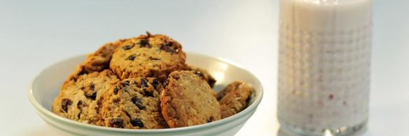 печенье фитнес и овсяный смузи с клюквой