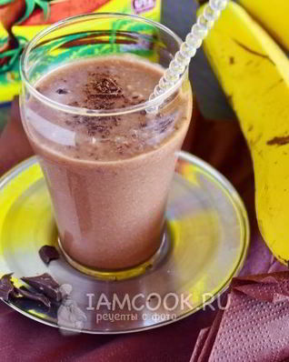 Шоколадный смузи с бананом и кокосовым молоком