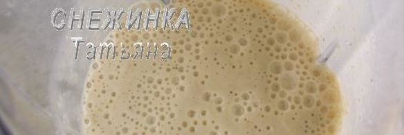 слоеный банановый смузи с пюре из киви и лайма