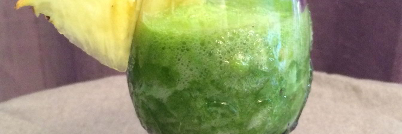 Смузи из ананаса со щавелем