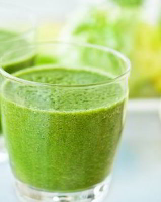 Смузи из фруктов со шпинатом