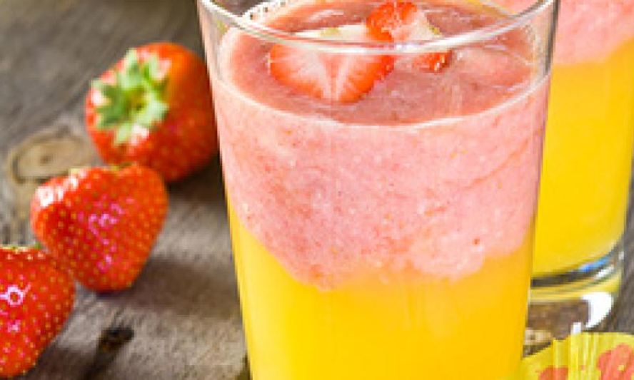 Рецепт смузей из клубники, бананов и апельсинового сока
