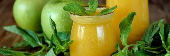 смузи из яблока и консервированного манго