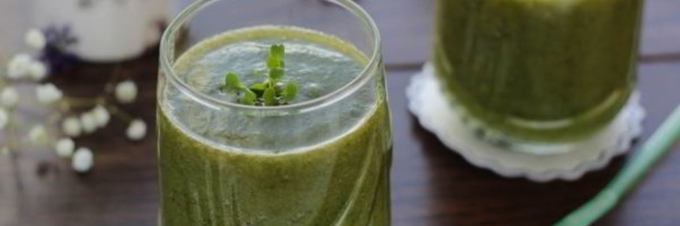 Смузи с грушей и шпинатом