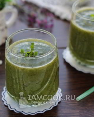 Смузи с грушей и шпинатом