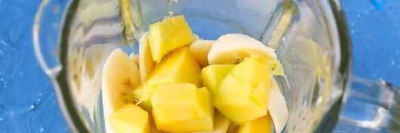 смузи с манго и бананом