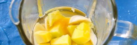 смузи с манго и бананом