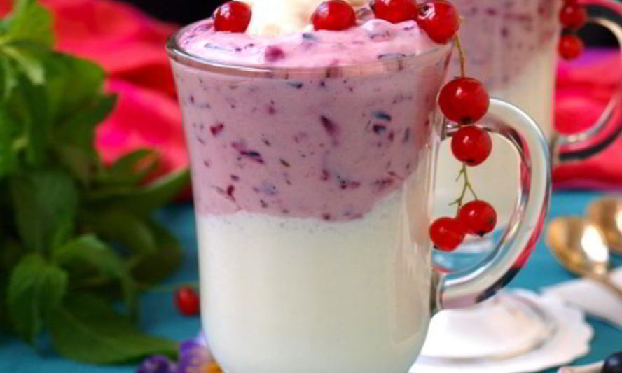 Рецепт смузей с творогом и черной смородиной