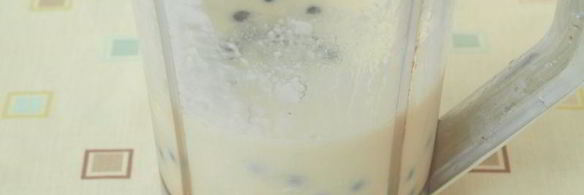 смузи с творогом и черной смородиной