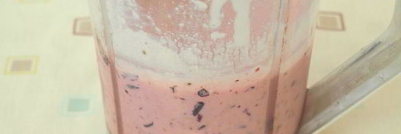 смузи с творогом и черной смородиной