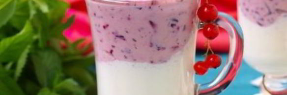 смузи с творогом и черной смородиной
