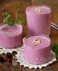 Смузи с творогом, овсянкой и смородиной