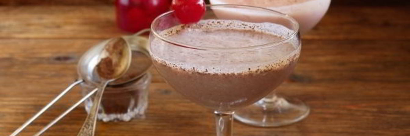 Смузи с творогом, вишней и какао