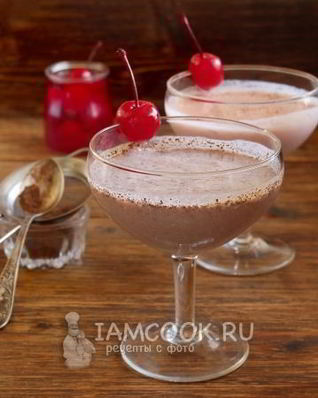 Смузи с творогом, вишней и какао