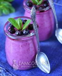 Творожный смузи с черникой и простоквашей