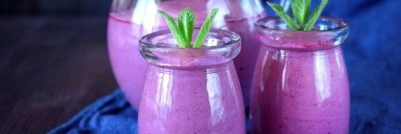 творожный смузи с черникой и простоквашей