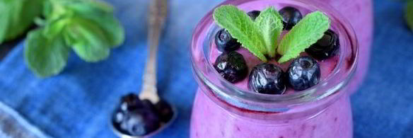 творожный смузи с черникой и простоквашей