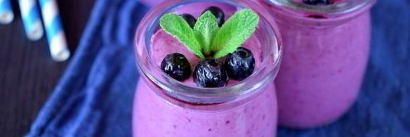 творожный смузи с черникой и простоквашей