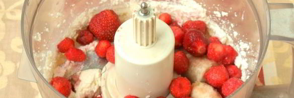 творожный смузи с клубникой и бананом