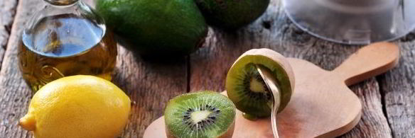 витаминный смузи из авокадо и шпината