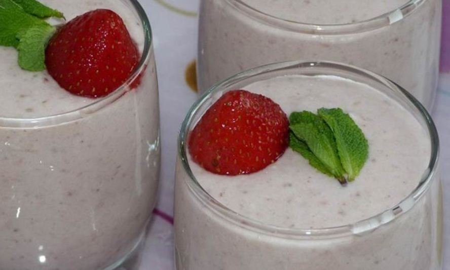 Рецепт ягодно-бананового смузи на кокосовом молоке