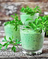 Зеленый смузи с авокадо и мятой