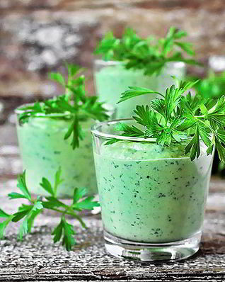 Зеленый смузи с авокадо и мятой