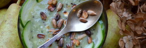 зеленый смузи с киви и огурцом