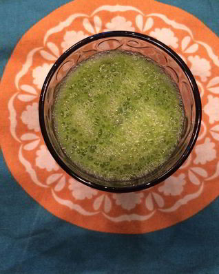 Зеленый смузи со шпинатом и грушами