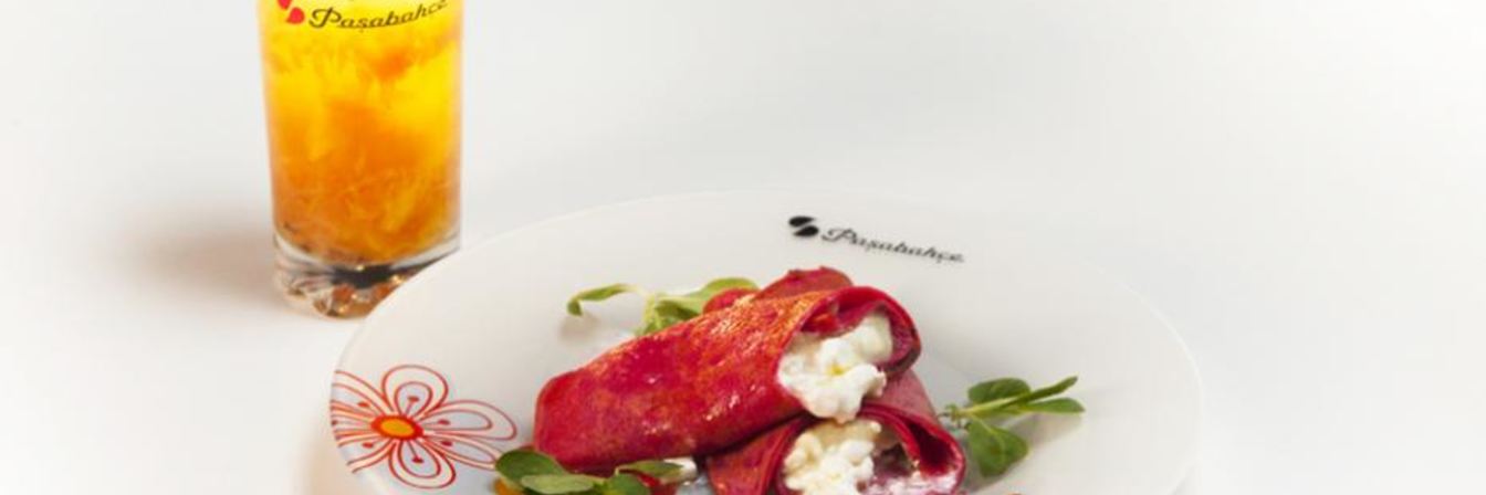 Свекольные блинчики и чайный напиток