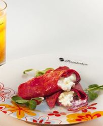 Свекольные блинчики и чайный напиток