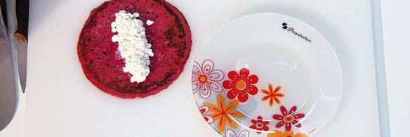 свекольные блинчики и чайный напиток