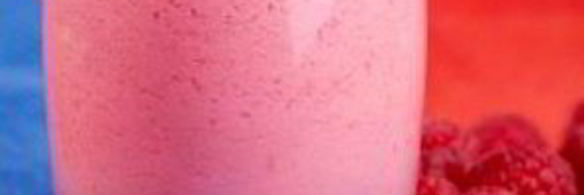 витаминный напиток из малины и лайма