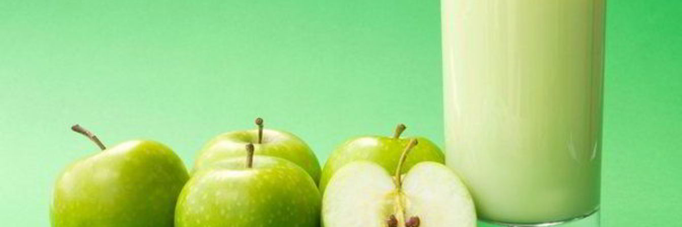 Яблочный коктейль на кефире с корицей