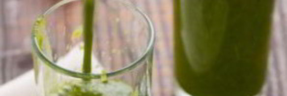 зеленый коктейль с горохом