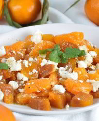 Французский салат из хурмы с козьим сыром