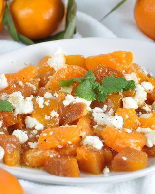 Французский салат из хурмы с козьим сыром