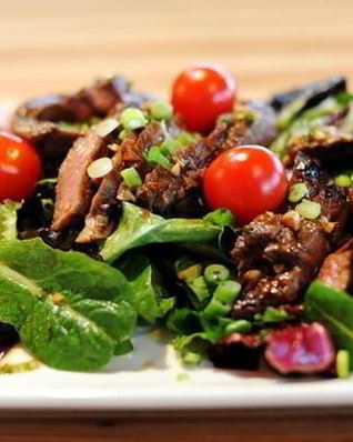 Горячий салат с говядиной