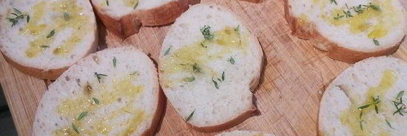 хлебный салат с антипасти и фетой