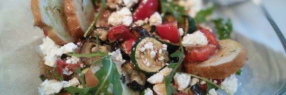 хлебный салат с антипасти и фетой