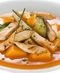 Куриный салат с дыней и йогуртовой заправкой