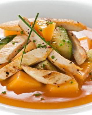 Куриный салат с дыней и йогуртовой заправкой